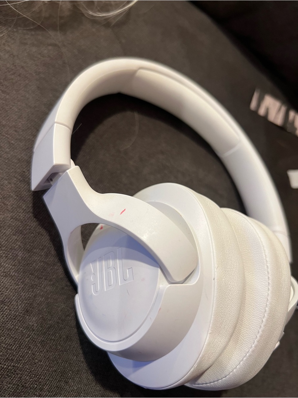 JBL Tune 720 white wireless Headphones